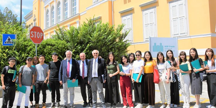 Studenti di Macao in visita al MIB Trieste