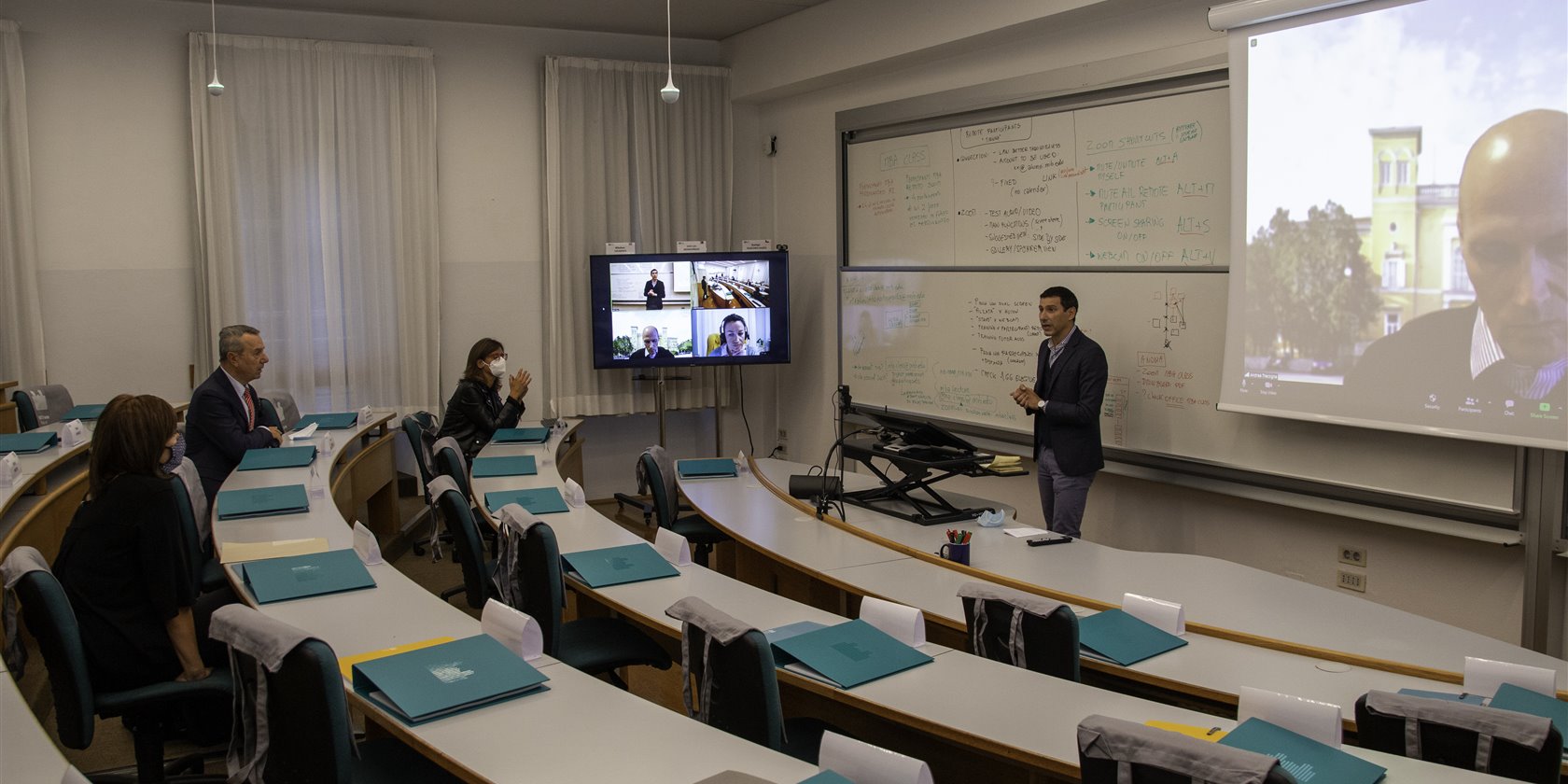 Rosolen aula ibrida