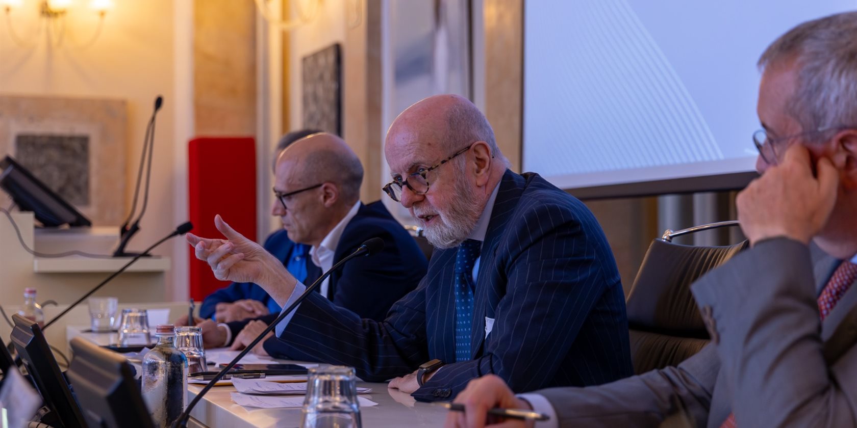 Cucchiani all'incontro Stakeholder