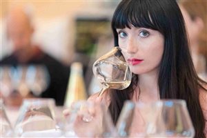 Il vino si racconta: come conquistare i giovani con un nuovo storytelling