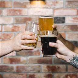 Ricerca: l'influenza della dimensione del bicchiere sul consumo di birra e vino